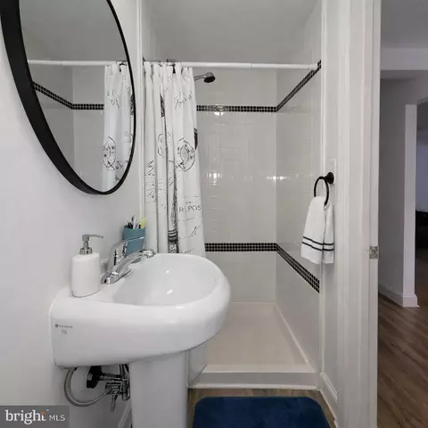 Bath - 204 Springwood Dr, Bear, DE 19701 photo 1 of 2