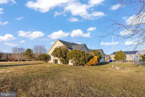 Exterior - 847 Silver Run Rd, Middletown, DE 19709 photo 4 of 6