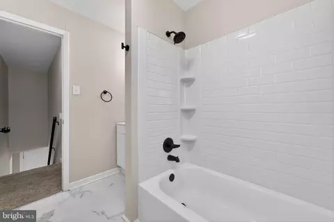 Entry Way - 7 Teal Cir, Newark, DE 19702 photo 8 of 8