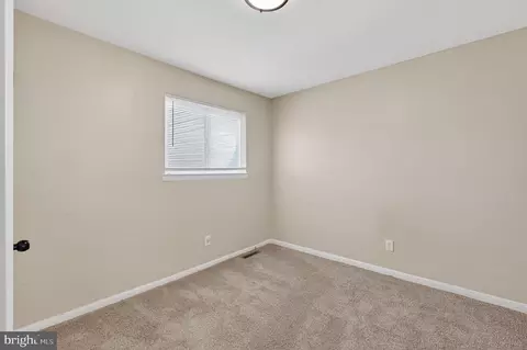 Entry Way - 7 Teal Cir, Newark, DE 19702 photo 7 of 8