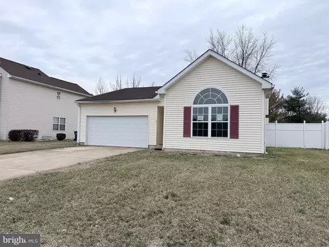 21 Charles Dr, New Castle, DE 19720