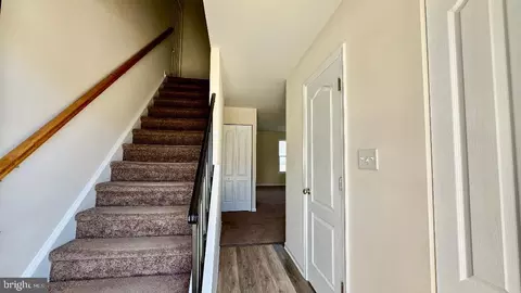 Entry Way - 422 Calburn Ct, Bear, DE 19701 photo 7 of 7
