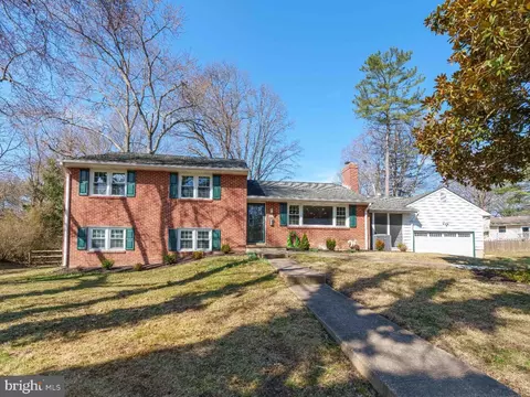 512 Briar Ln, Newark, DE 19711