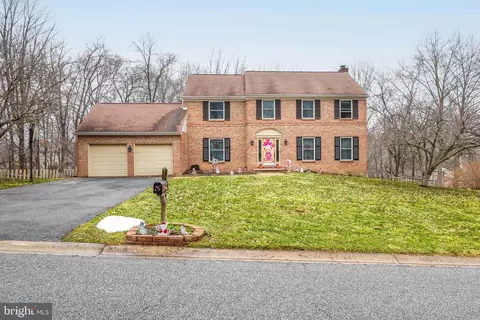 7 Deer Track Ln, Newark, DE 19711