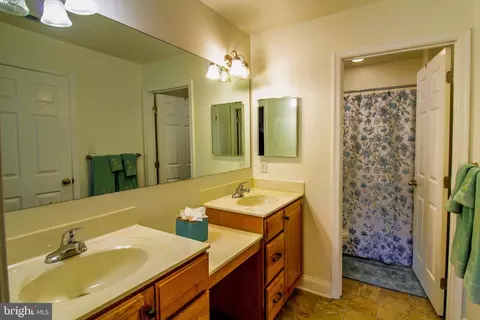 Bath - 102 Meridian Blvd, Bear, DE 19701 photo 3 of 3