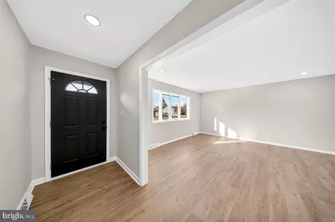 Entry Way - 24 Vansant Rd, Newark, DE 19711 photo 1 of 8