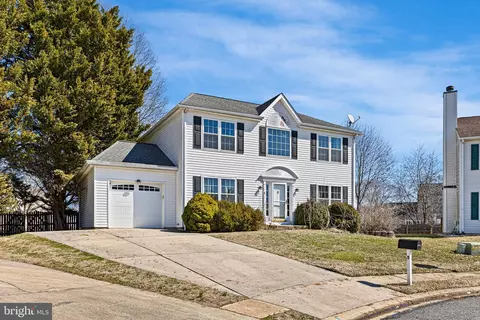 5 Lyon Ct, Newark, DE 19702