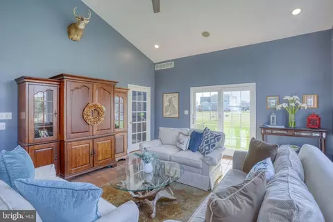 Living - 444 Spring Hollow Dr, Middletown, DE 19709 photo 2 of 3