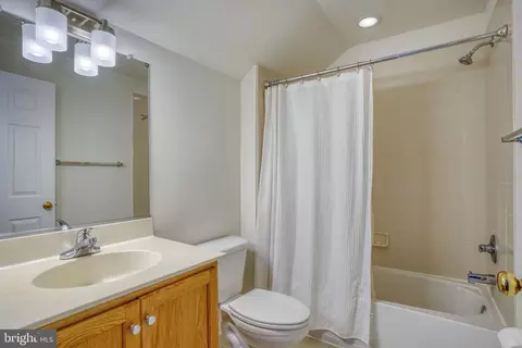 Bath - 444 Spring Hollow Dr, Middletown, DE 19709 photo 6 of 7