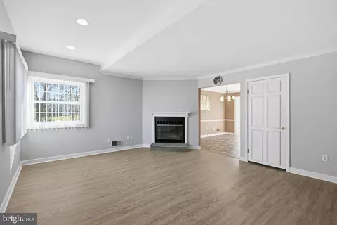 Living - 159 E Green Valley Cir, Newark, DE 19711 photo 1 of 3