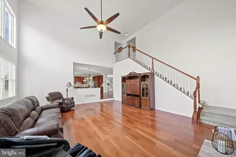 Living - 915 Mather Dr, Bear, DE 19701 photo 2 of 3