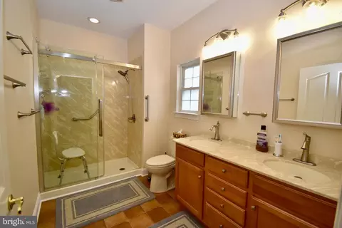 Bath - 55 Devalinder Dr, Newark, DE 19702 photo 1 of 4