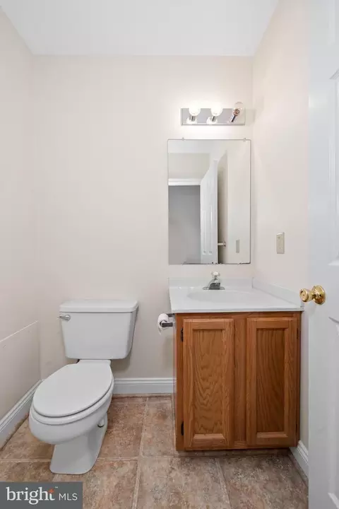 Bath - 1013 9th St, Newark, DE 19711 photo 1 of 2