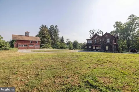 200 Maplehurst Ln, Wilmington, DE 19808