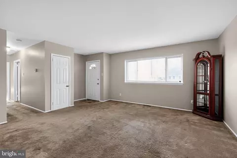 704 Birchwood Dr, Newark, DE 19713 photo 4