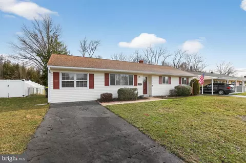 704 Birchwood Dr, Newark, DE 19713 photo 3