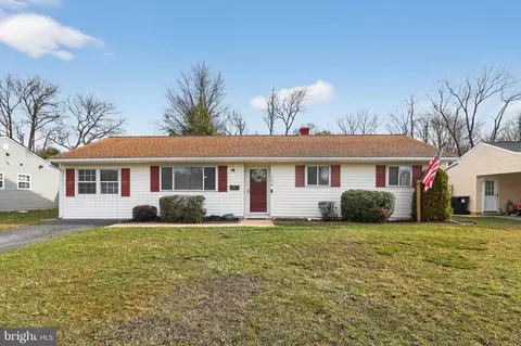704 Birchwood Dr, Newark, DE 19713