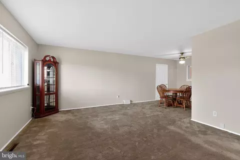 704 Birchwood Dr, Newark, DE 19713 photo 5