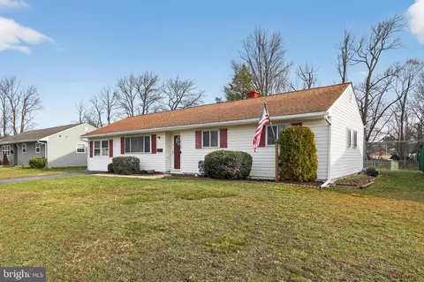 704 Birchwood Dr, Newark, DE 19713 photo 2
