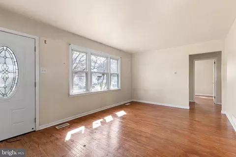 Living - 3 Redding Cir, Middletown, DE 19709 photo 4 of 5