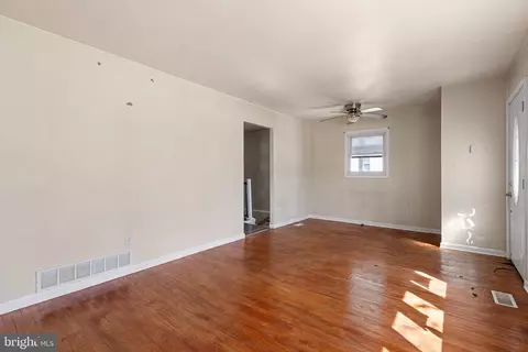 Living - 3 Redding Cir, Middletown, DE 19709 photo 5 of 5