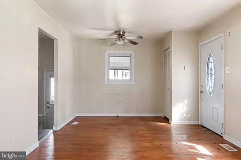 Living - 3 Redding Cir, Middletown, DE 19709 photo 2 of 5