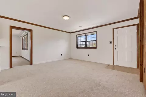 Living - 34 Archer Cir, Newark, DE 19702 photo 3 of 5