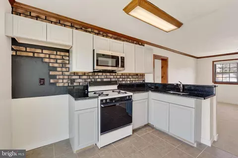 Kitchen - 34 Archer Cir, Newark, DE 19702 photo 1 of 2