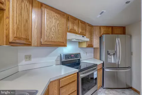 Kitchen - 2705 Creekside Dr, Newark, DE 19711 photo 2 of 5