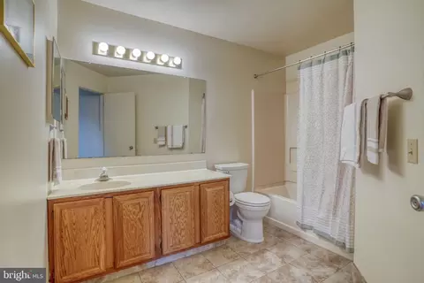 Bath - 2705 Creekside Dr, Newark, DE 19711 photo 1 of 1