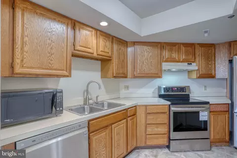 Kitchen - 2705 Creekside Dr, Newark, DE 19711 photo 1 of 5