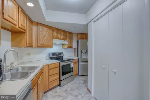 Kitchen - 2705 Creekside Dr, Newark, DE 19711 photo 5 of 5