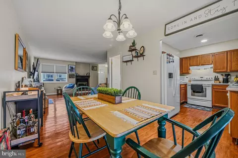 Dining - 163 Valley Cir, Newark, DE 19711 photo 3 of 3