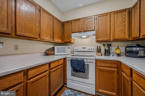 Kitchen - 163 Valley Cir, Newark, DE 19711 photo 2 of 3