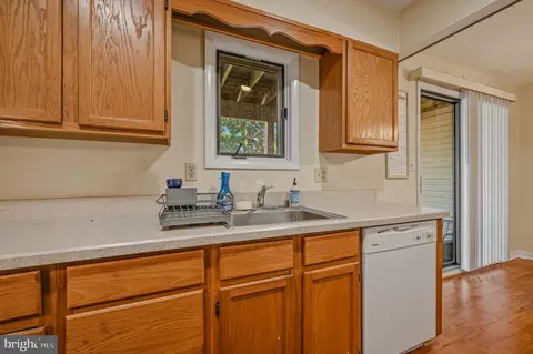 Kitchen - 163 Valley Cir, Newark, DE 19711 photo 3 of 3
