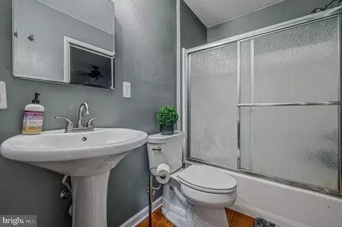 Bath - 163 Valley Cir, Newark, DE 19711 photo 2 of 2