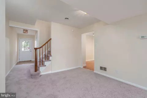 Living - 302 2nd St, Newark, DE 19711 photo 2 of 5