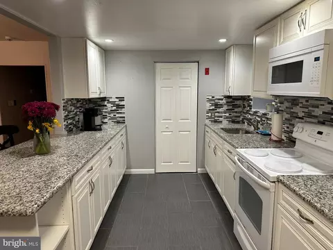 Kitchen - 4 E Clairmont Dr, Newark, DE 19702 photo 1 of 3