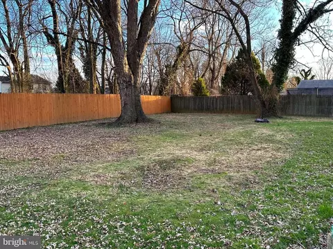 Exterior - 4 E Clairmont Dr, Newark, DE 19702 photo 4 of 4