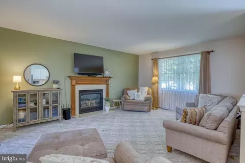 Living - 163 Middessa Dr, Middletown, DE 19709 photo 2 of 2