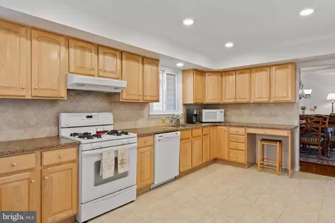 Kitchen - 1 Blue Jay Dr, Newark, DE 19713 photo 3 of 7