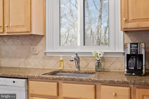 Kitchen - 1 Blue Jay Dr, Newark, DE 19713 photo 5 of 7
