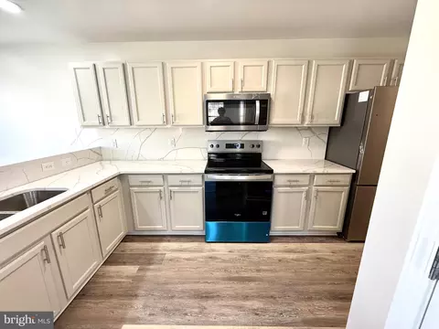 Kitchen - 227 Avonbridge Dr, Townsend, DE 19734 photo 3 of 4