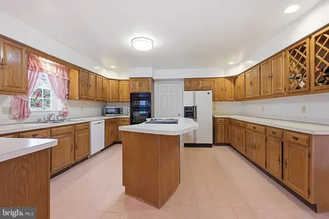 Kitchen - 304 Bartram Ln E, Hockessin, DE 19707 photo 3 of 3