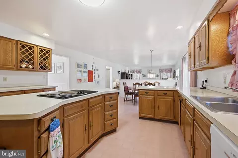 Kitchen - 304 Bartram Ln E, Hockessin, DE 19707 photo 2 of 3