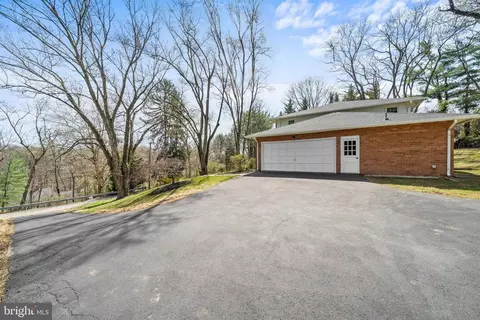 Exterior - 988 Sharpless Rd, Hockessin, DE 19707 photo 6 of 10