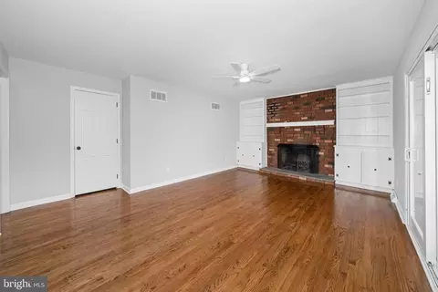 Living - 988 Sharpless Rd, Hockessin, DE 19707 photo 7 of 8