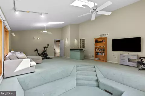Living - 40 Raphael Rd, Hockessin, DE 19707 photo 3 of 4
