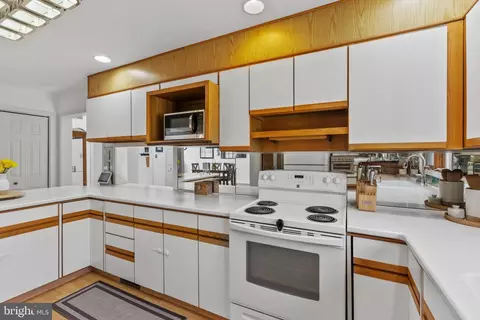 Kitchen - 40 Raphael Rd, Hockessin, DE 19707 photo 5 of 5