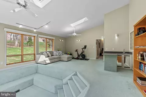 Living - 40 Raphael Rd, Hockessin, DE 19707 photo 2 of 4